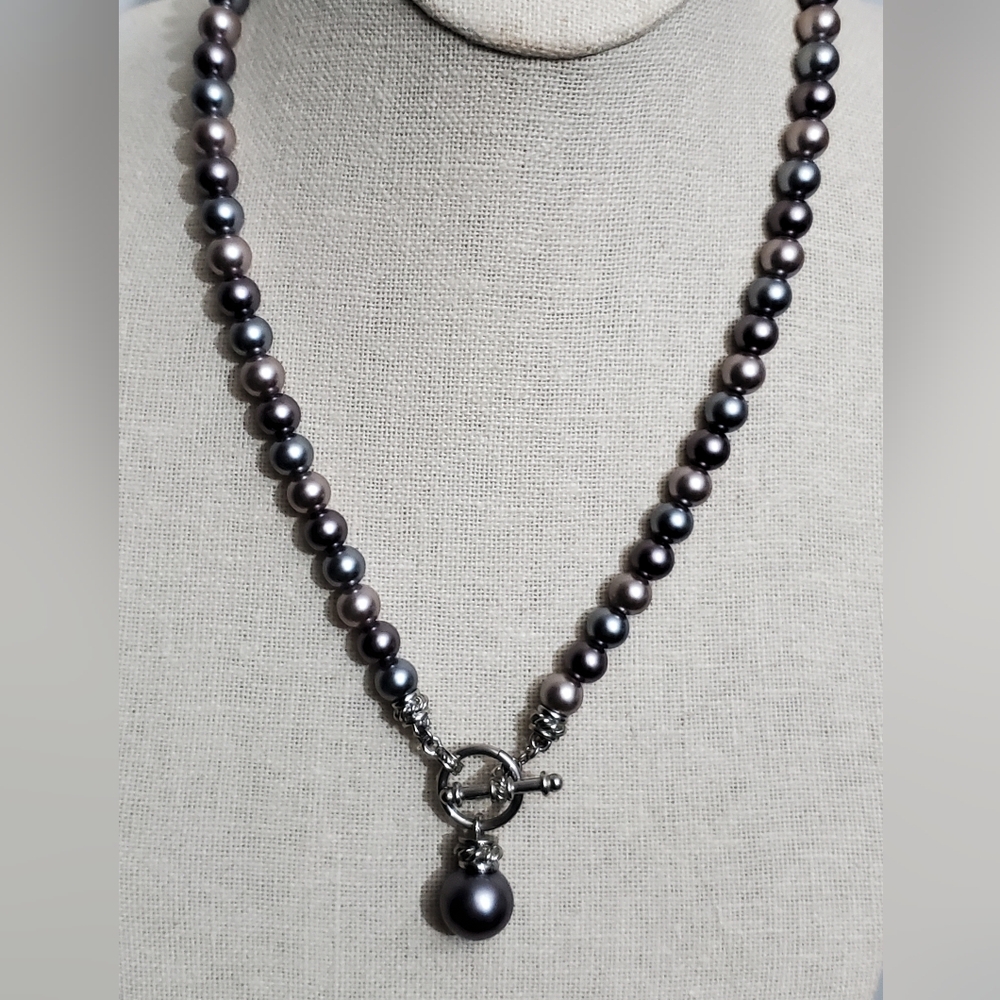 Latasia faux pearl Necklace neutral shades silvertone contemporary design EUC